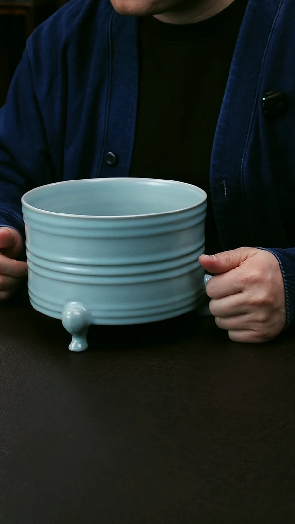 【闪购商品】瓶汝官窑大号三足弦纹樽75