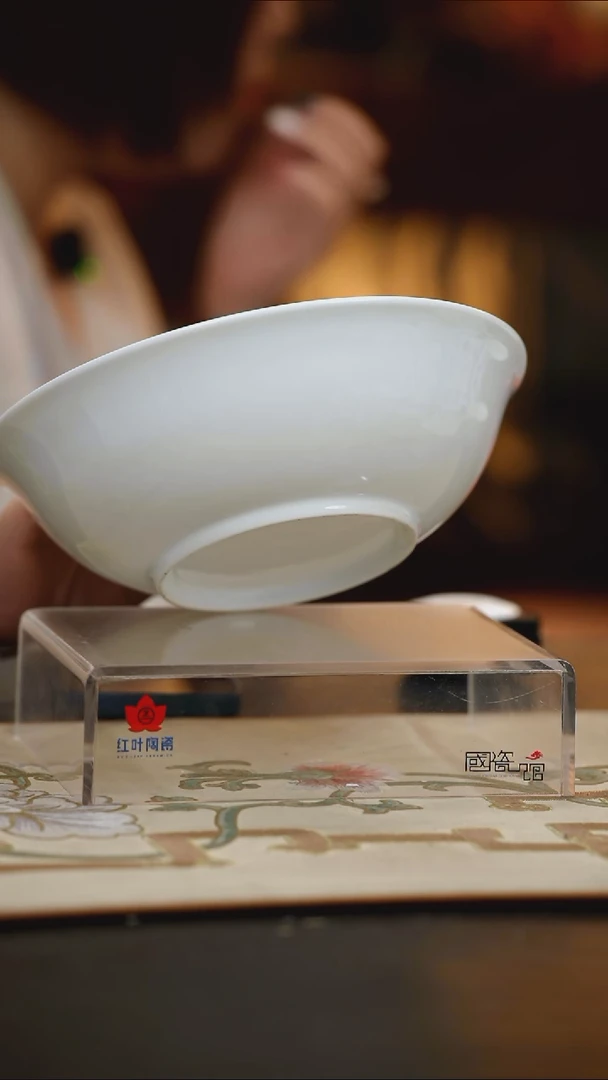 1个微瑕白胎9英寸无盖品呙（无底款）