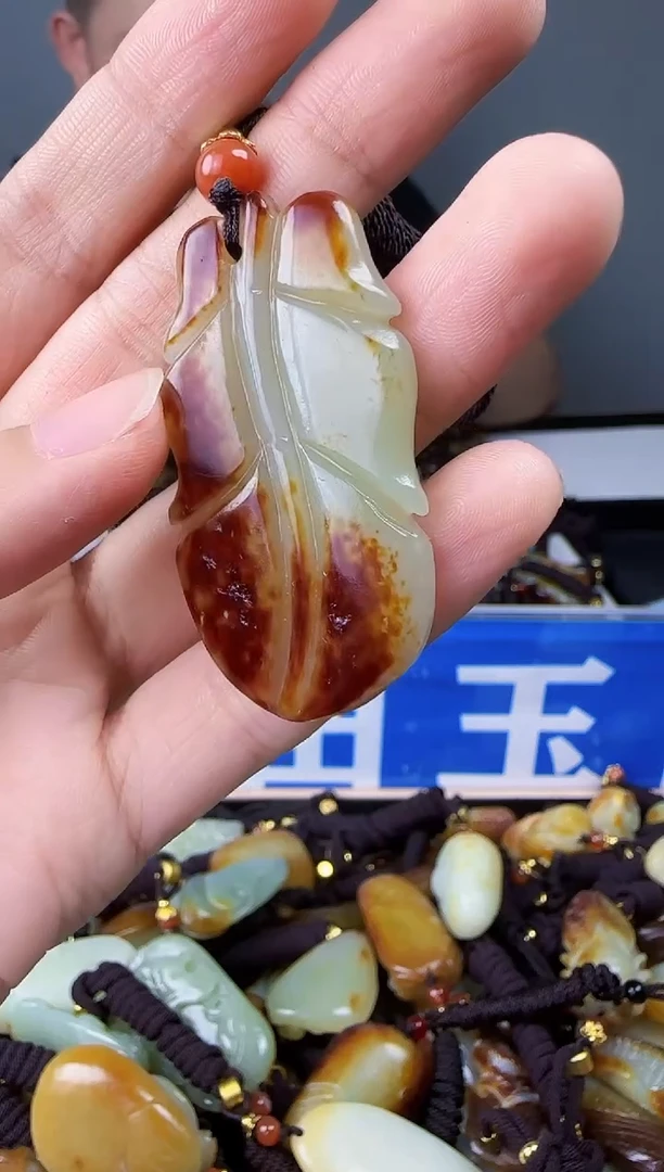 和田玉未镶嵌颈饰1