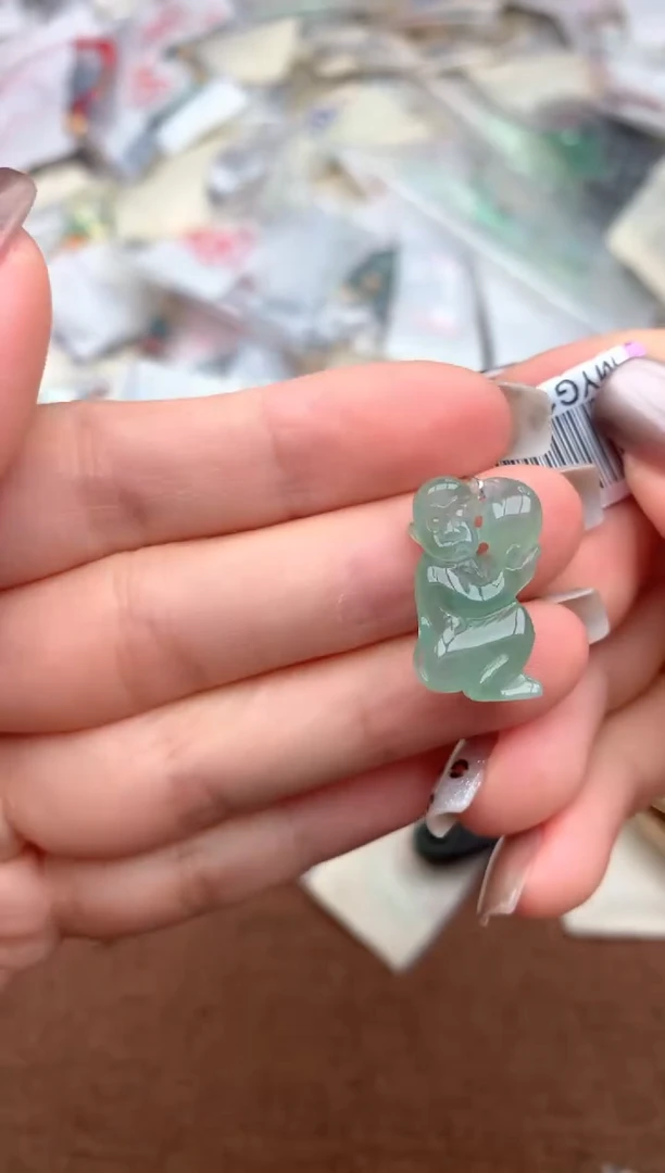 未镶嵌挂件翡翠—