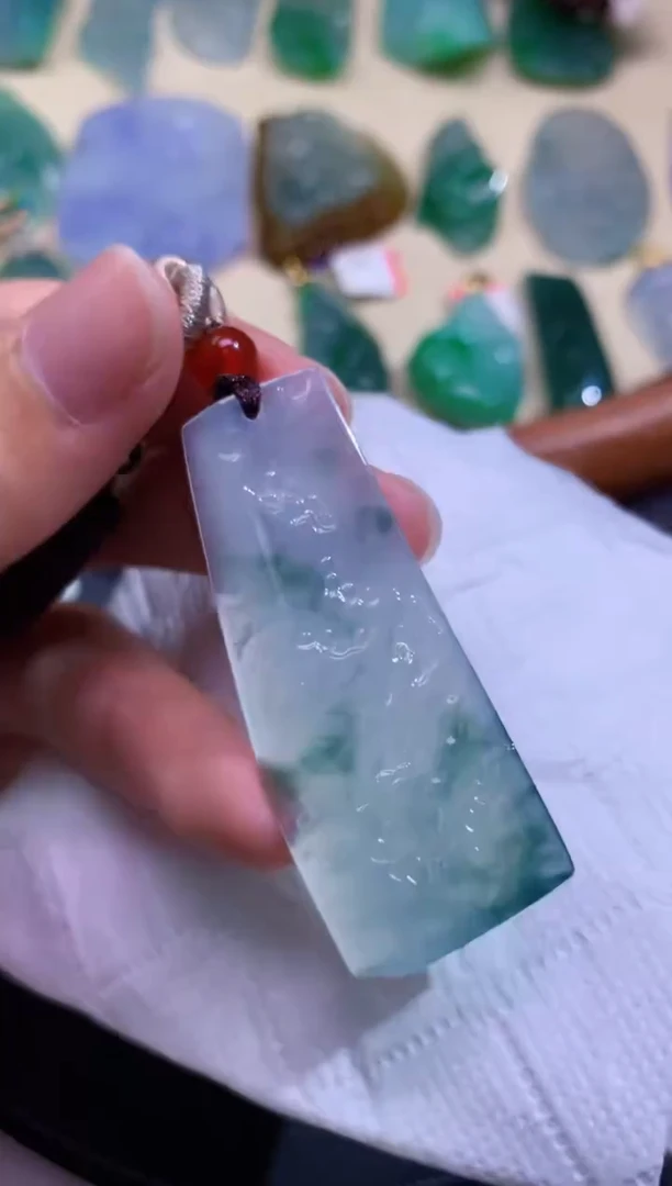 颈饰未镶嵌翡翠