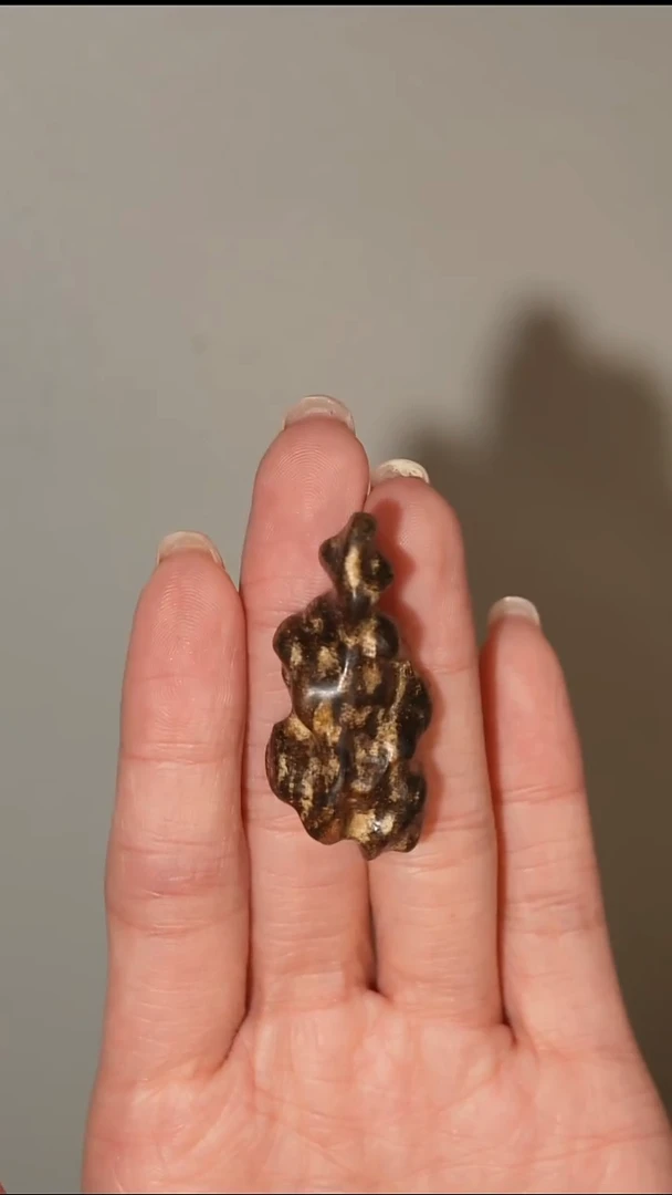 沉香吊坠菩萨棋沉水小宝塔挂件手把玩5.29克