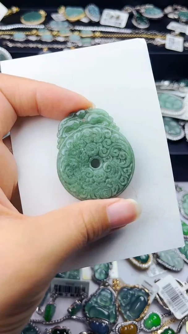 颈饰未镶嵌翡翠平安扣