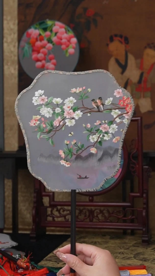 刺绣绣花团扇非遗