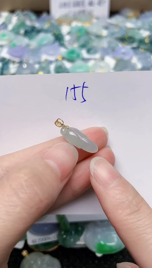 翡翠未镶嵌颈饰天然缅甸A货翡翠`1