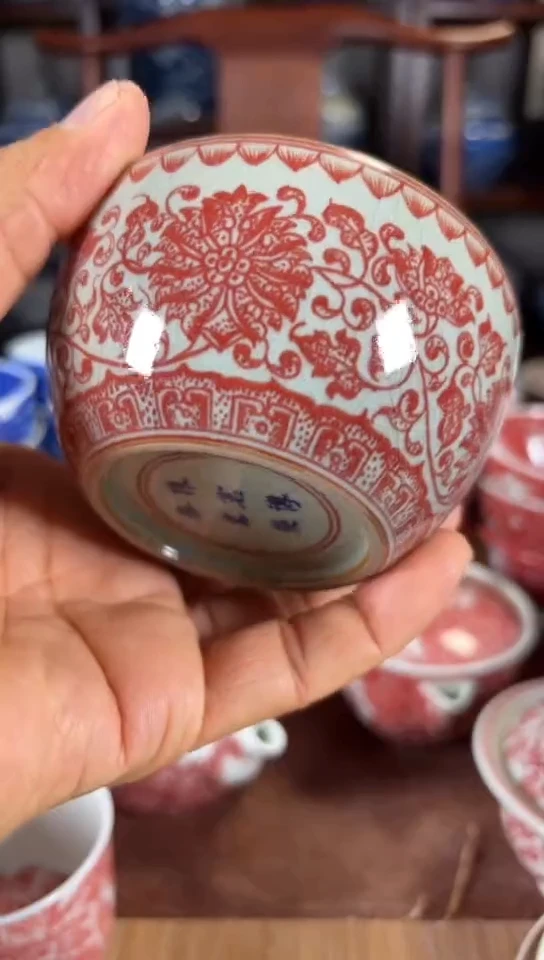 柴窑釉里红缠枝莲杯杯