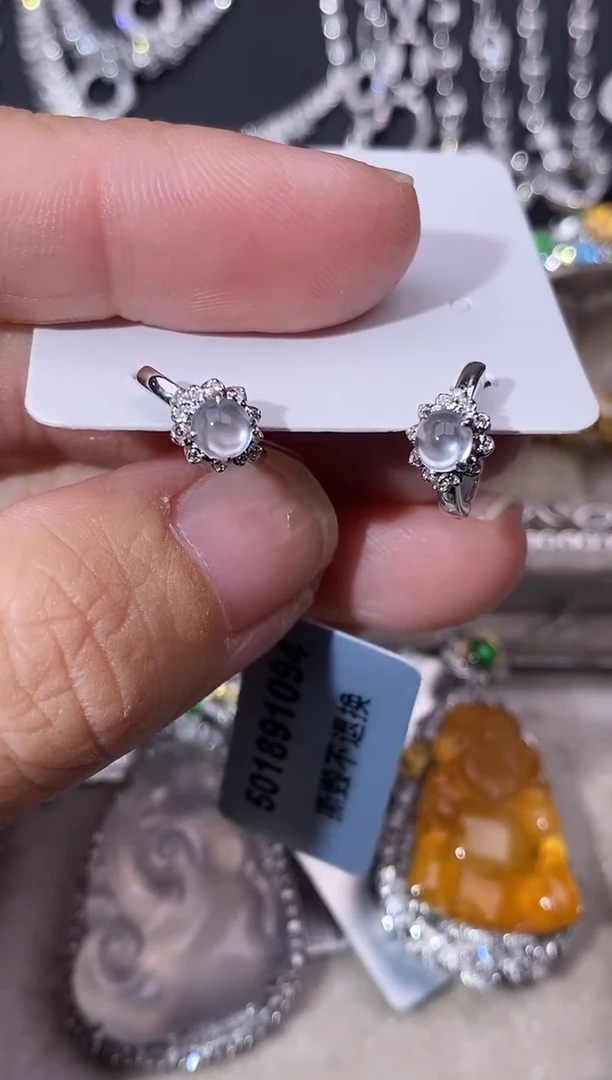 18K金镶嵌翡翠耳饰耳饰