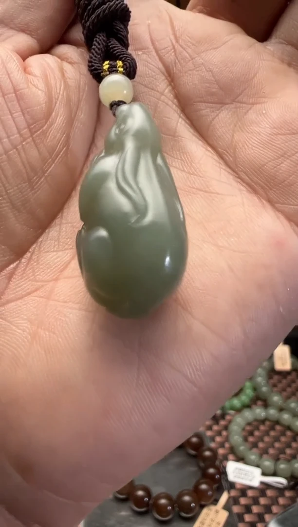 【闪购商品】和田玉吊坠(赠链)未镶嵌且末料青白玉兔子吊坠卡15克