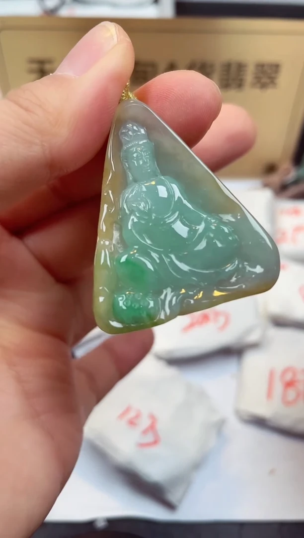 翡翠未镶嵌颈饰天然缅甸翡翠A货