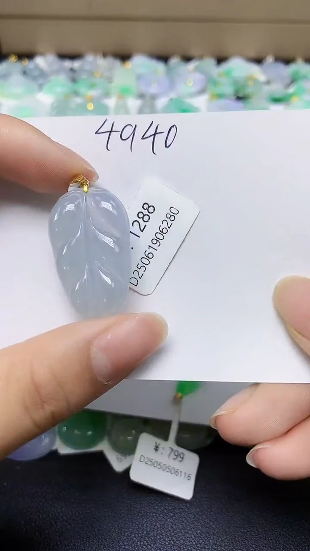 翡翠18K金镶嵌颈饰 天然缅甸翡翠A货