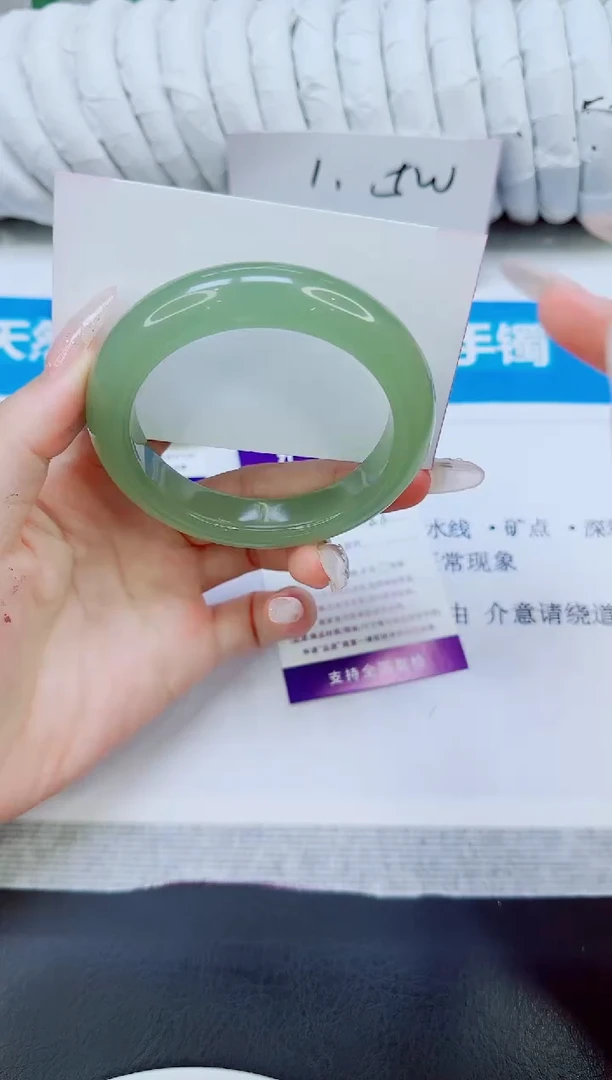 未镶嵌手镯石英质玉101/56.2