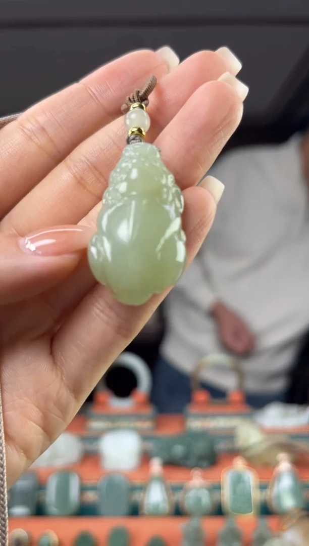 颈饰未镶嵌和田玉佩佩