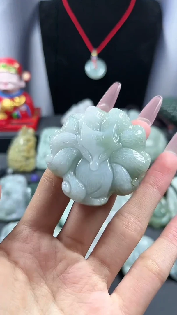 【闪购商品】翡翠颈饰未镶嵌九尾狐 有细纹
