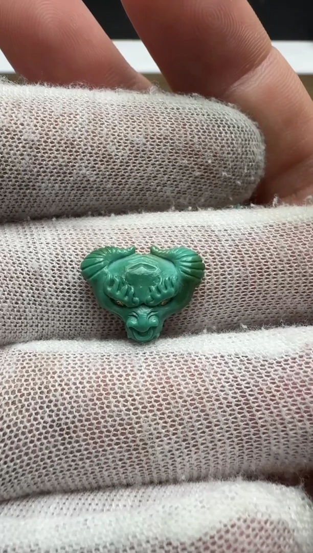 绿松石未镶嵌牛头墨**衣左右17高13.1厚6.9