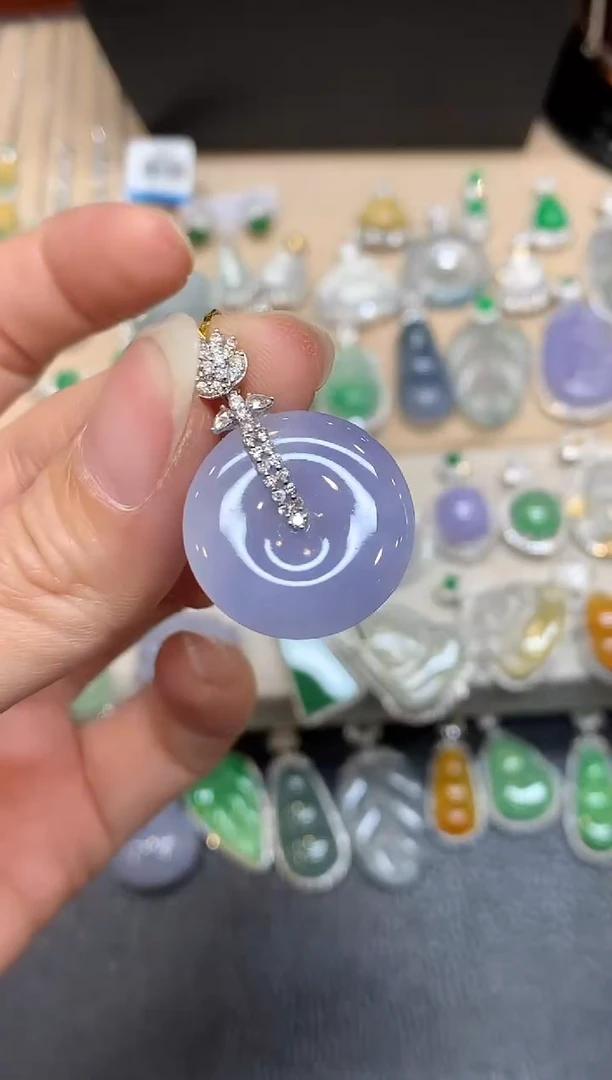 颈饰18K金镶嵌翡翠平安扣【无服务费