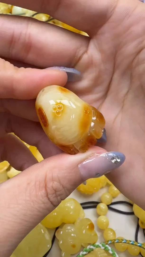 裸石琥珀未镶嵌如图