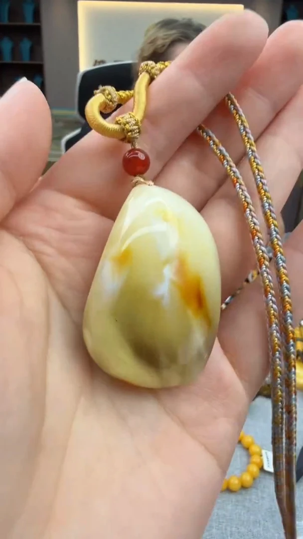 琥珀颈饰未镶嵌204秒拍号 假一罚三