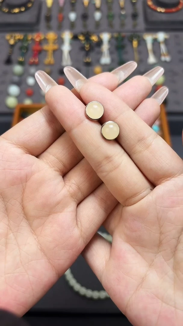 未镶嵌和田玉挂件藕粉耳钉一对