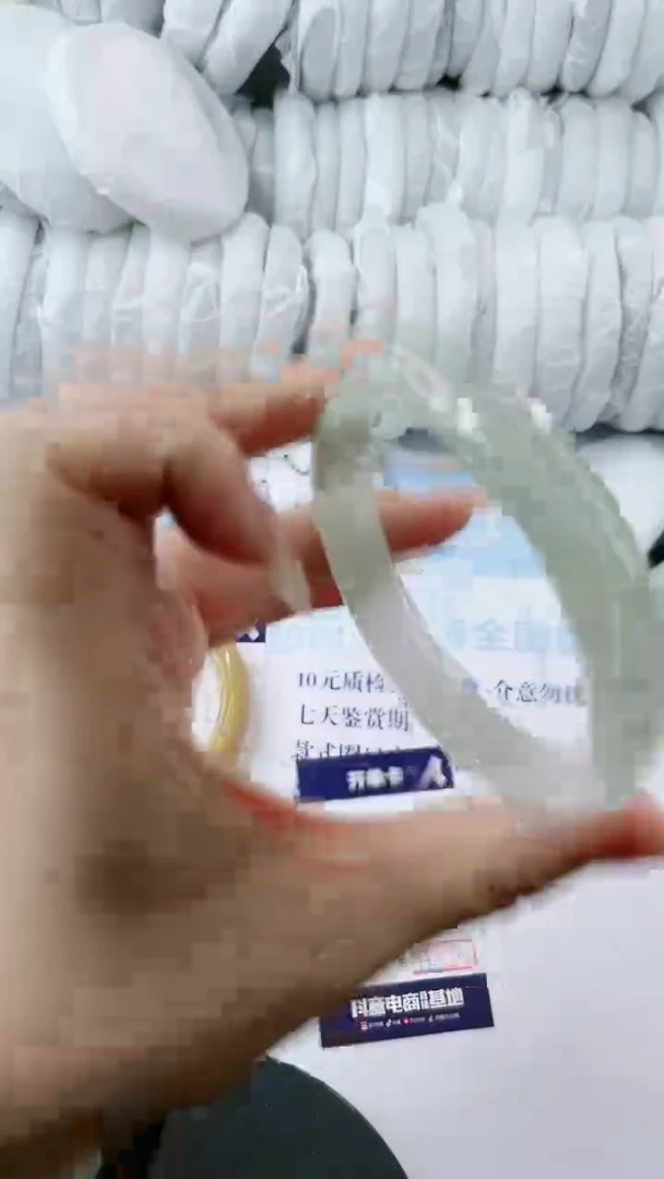 【闪购商品】石英质玉手镯未镶嵌0011558216 多样性发货