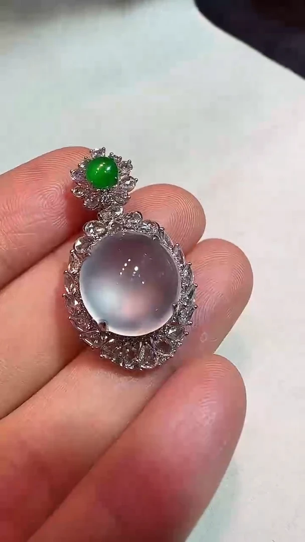 【闪购商品】翡翠吊坠(不含链)18K金镶嵌蛋坠