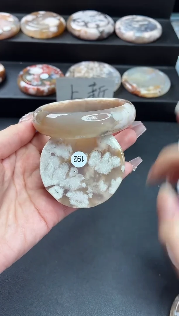 手镯玛瑙/玉髓未镶嵌石英质玉57圈(赠送镯心)圈口建议拍大