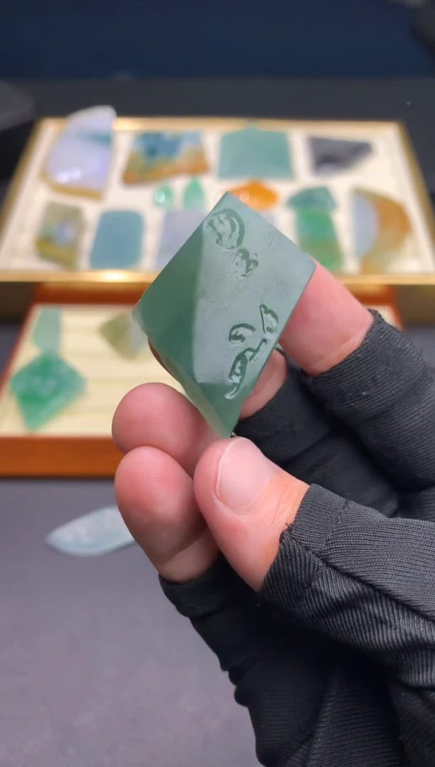 定制翡翠未镶嵌:****P 天然翡翠  裸石 （含工费）