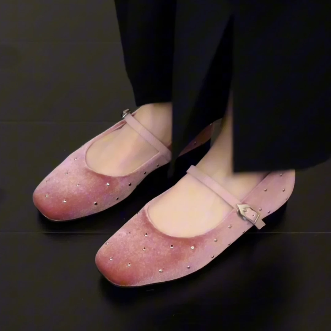 nnmiss·34-39/1.7cm高级感圆头擦色铆钉浅口一字扣带绒面平底单鞋