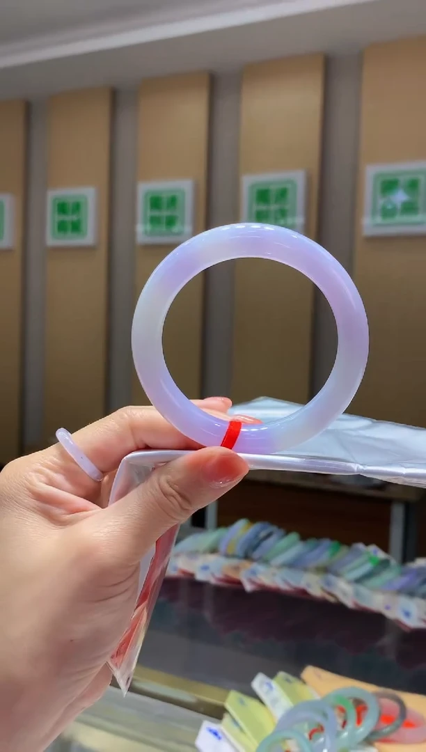 翡翠手镯未镶嵌-圈口55.6*10.5*10