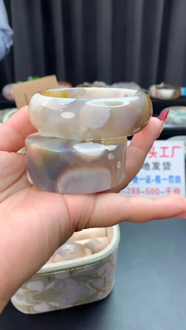 未镶嵌手镯石英质玉（58圈口）赠送镯心