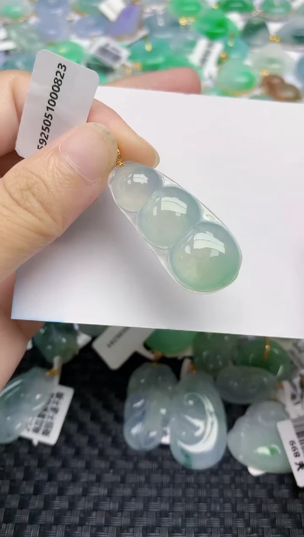 翡翠18K金镶嵌颈饰天然翡翠A货