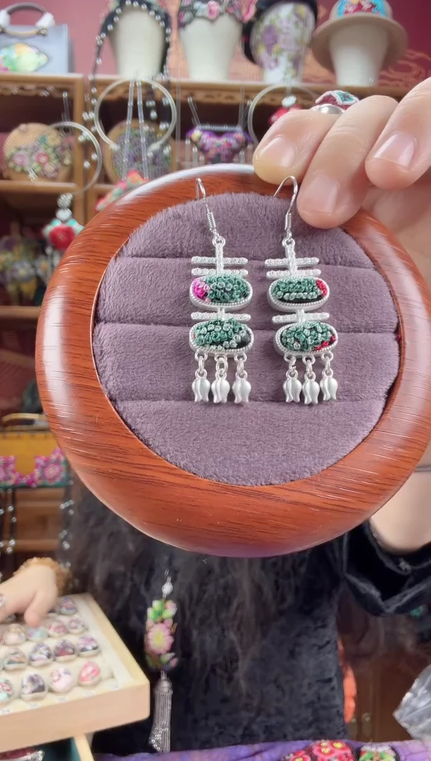 刺绣耳环85甜甜家