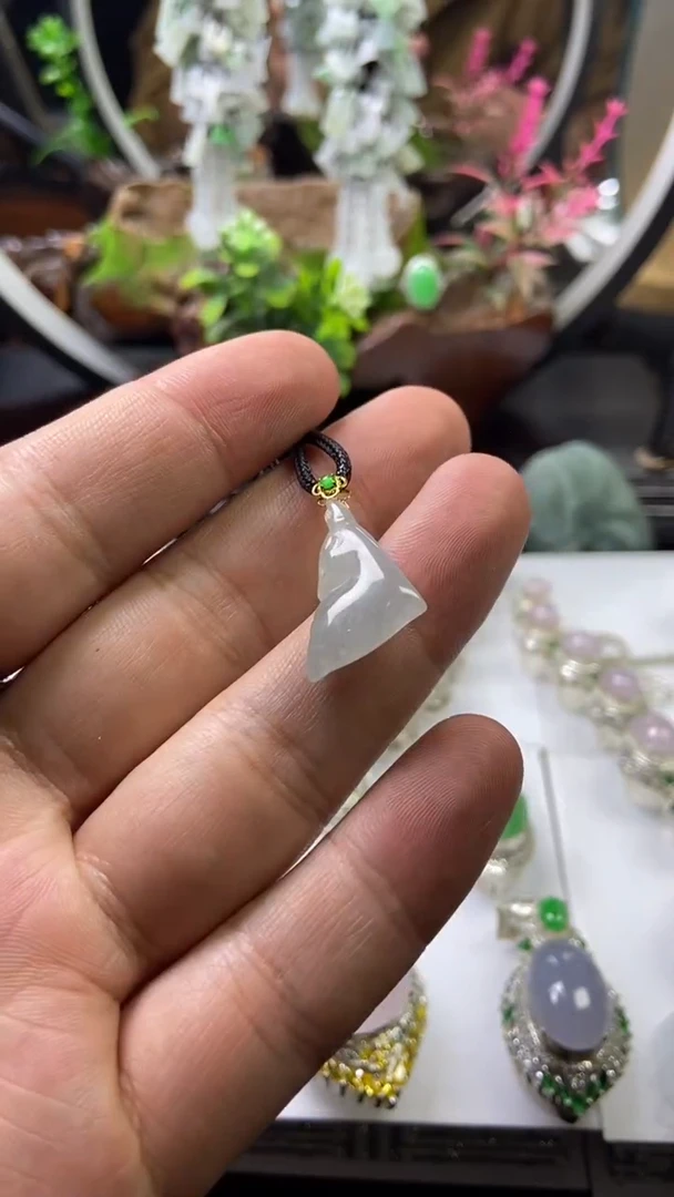 吊坠(赠链)未镶嵌翡翠缅甸天然A货翡翠