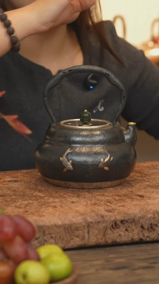 双鱼葫芦铁包银提梁壶