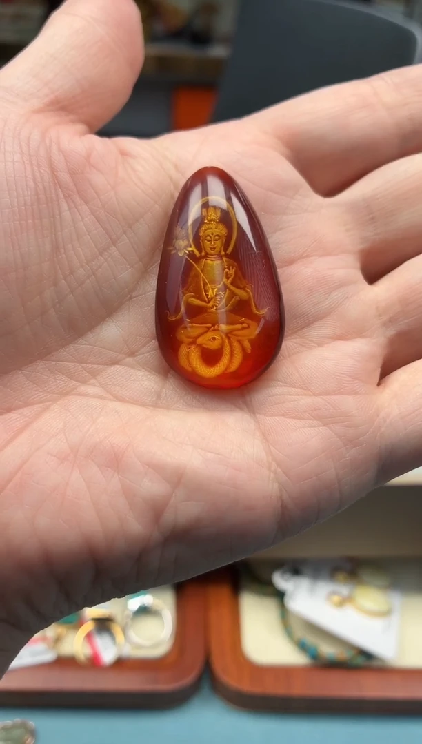 未镶嵌颈饰琥珀静**吟吊坠