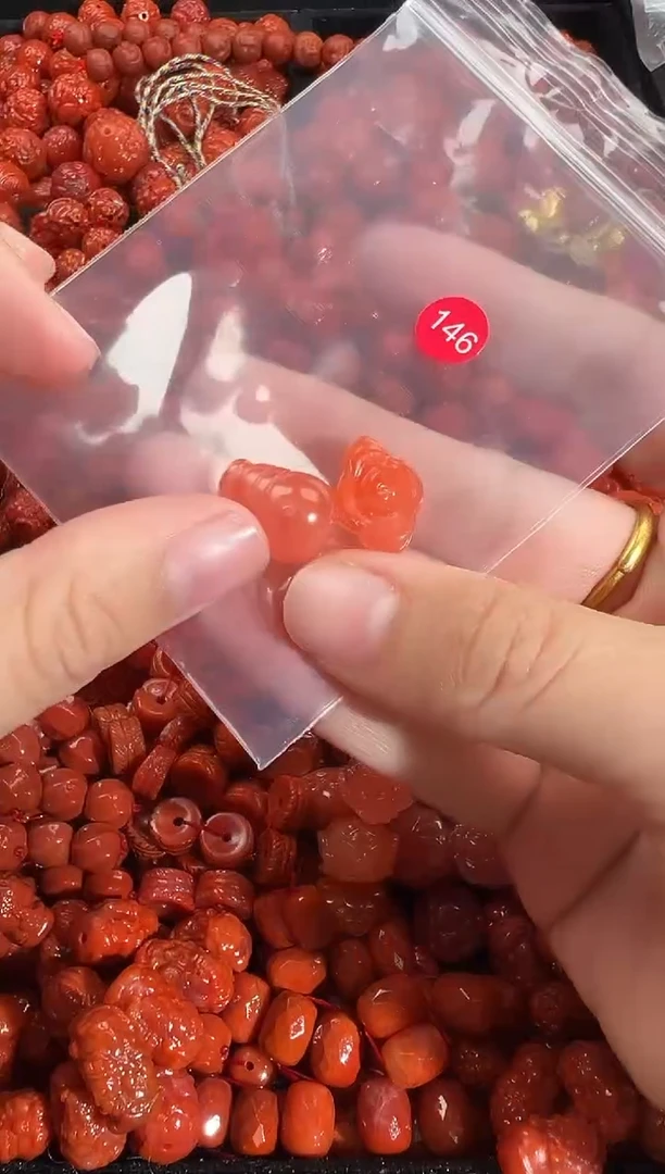 颈饰未镶嵌南红玛瑙1