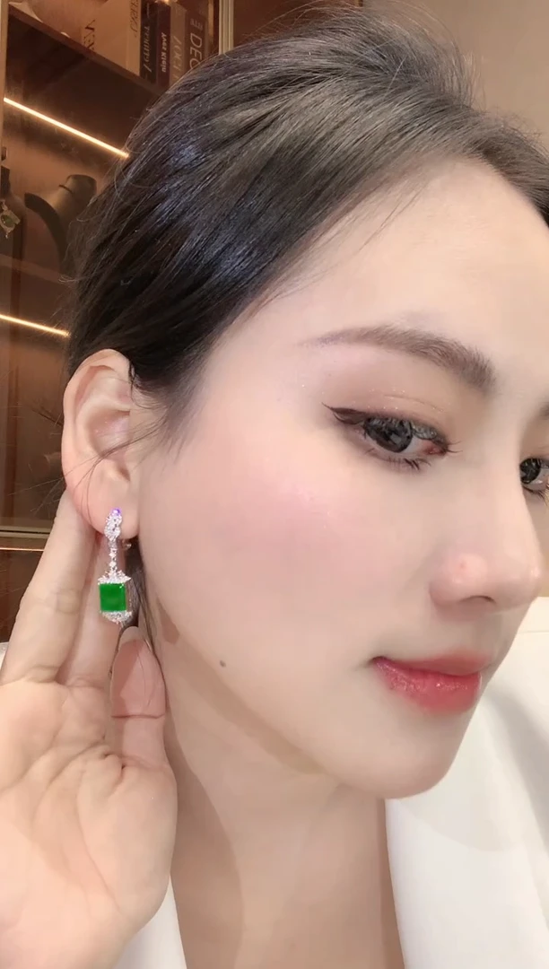 【闪购商品】翡翠耳饰18K金镶嵌C19 一对