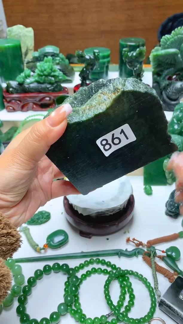 未镶嵌和田玉摆件1