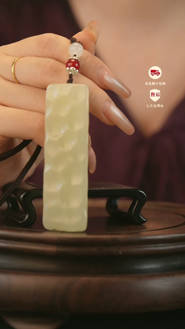 云南石竹叶青雕刻：小奶酪手把件摆件