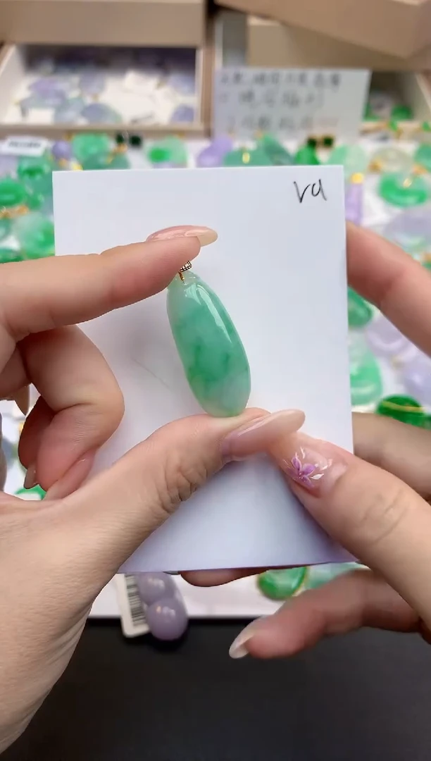 颈饰18K金镶嵌翡翠天然缅甸A货翡翠