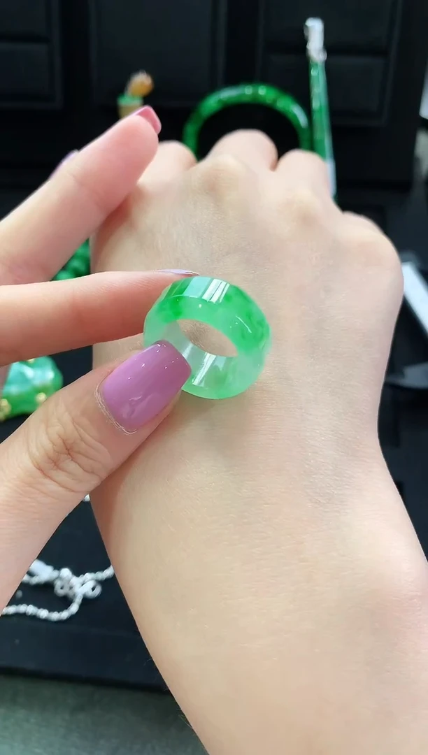 【闪购商品】翡翠颈饰未镶嵌吊坠