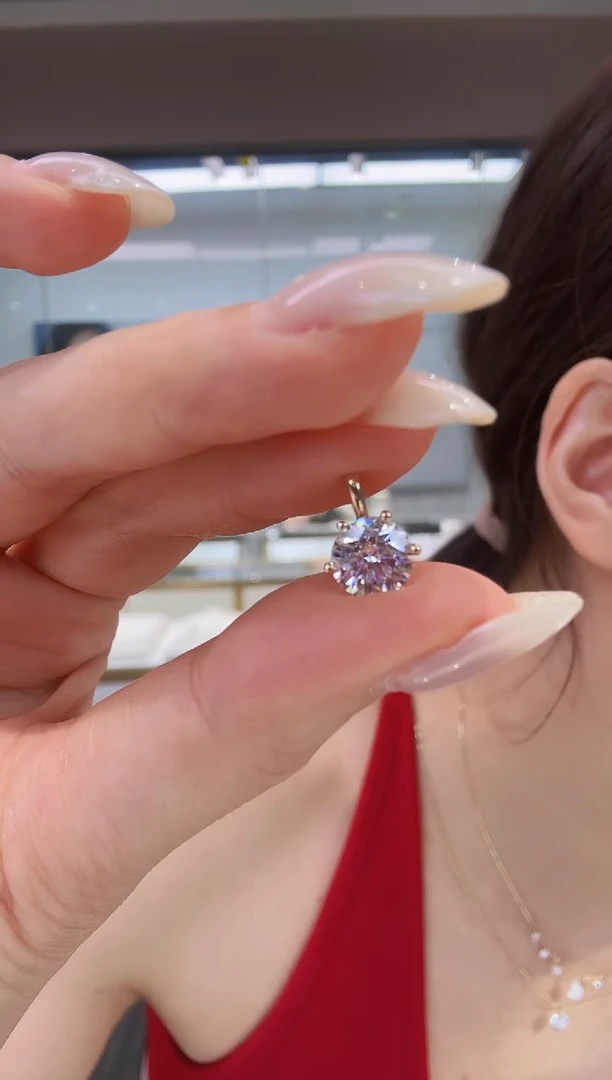 18K金镶嵌合成钻石六爪1.4CT吊坠