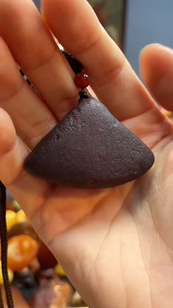 未镶嵌颈饰琥珀吊坠