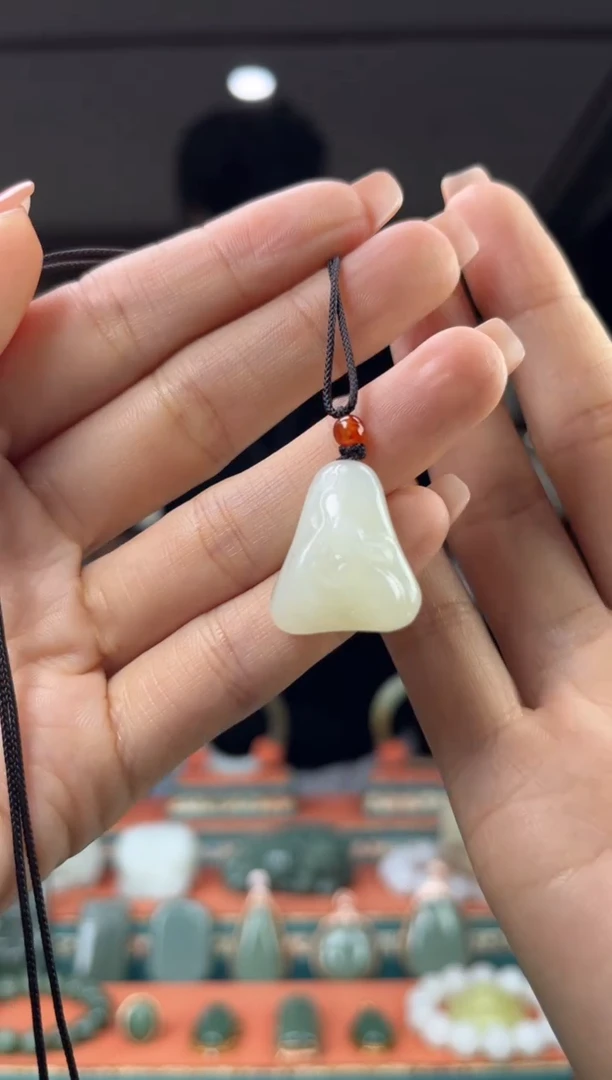 和田玉未镶嵌颈饰1