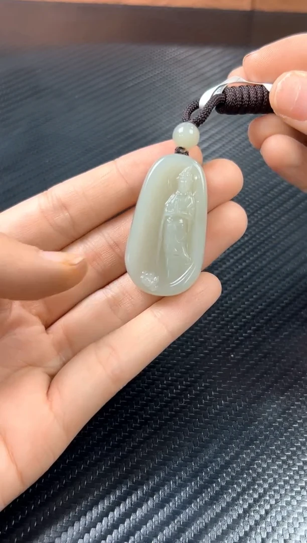 吊坠(赠链)未镶嵌和田玉且末微色差近矿吊坠jK