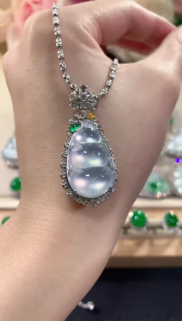 吊坠(不含链)18K金镶嵌翡翠冬日珠宝W22