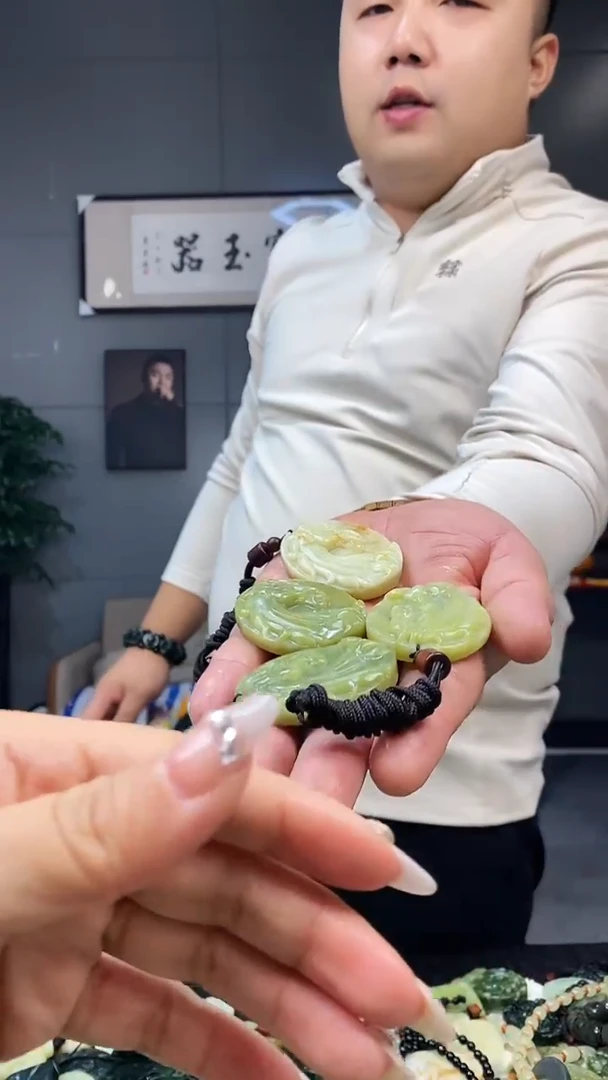 未镶嵌蛇纹石玉其他天然岫玉（多样性发其中之一）