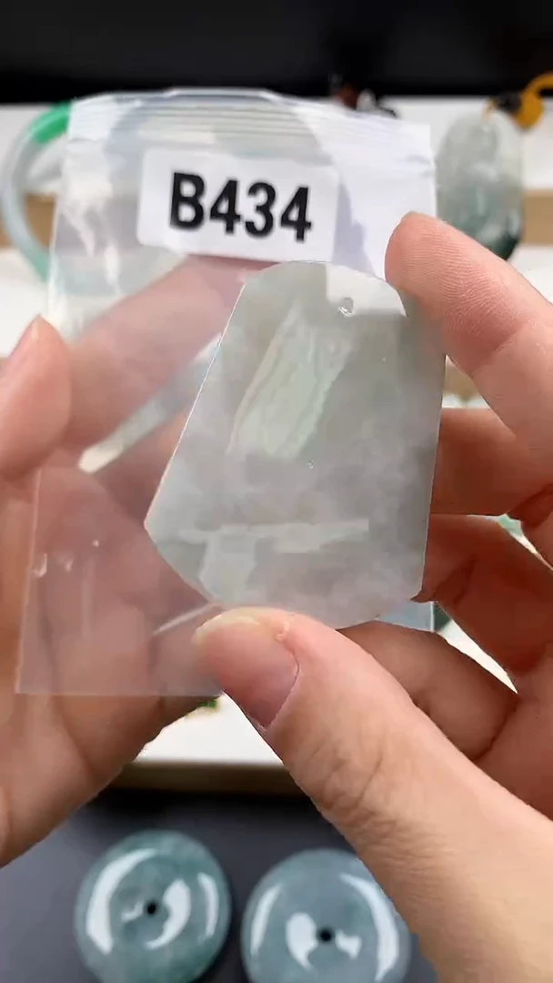 颈饰未镶嵌翡翠天然翡翠吊坠挂件