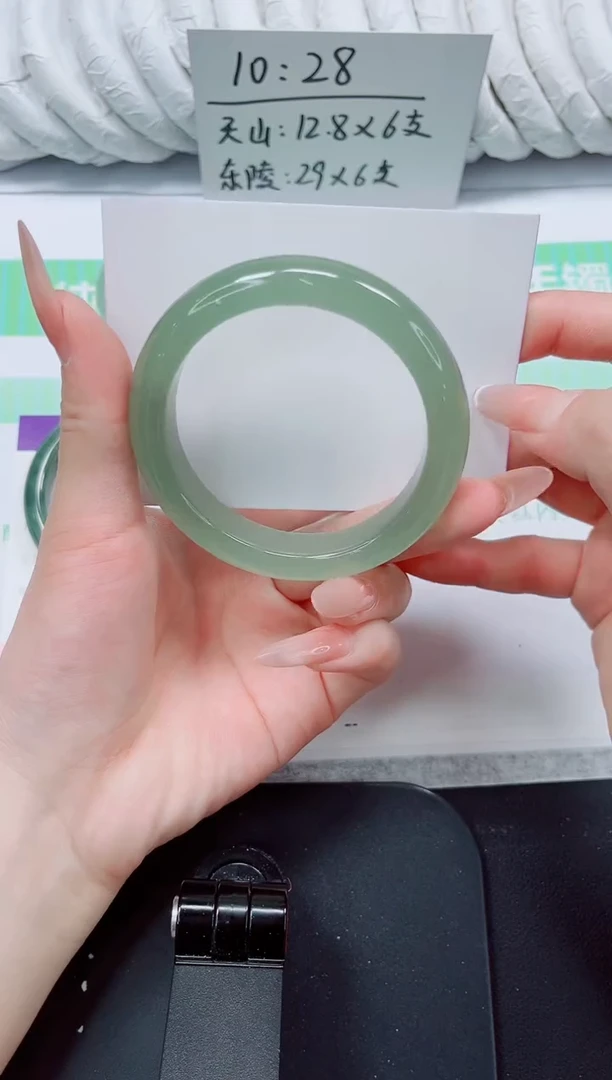 石英质玉手镯未镶嵌23/56.4