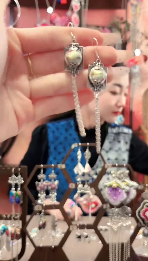 织绣云织谣民族风精美饰品  64*
