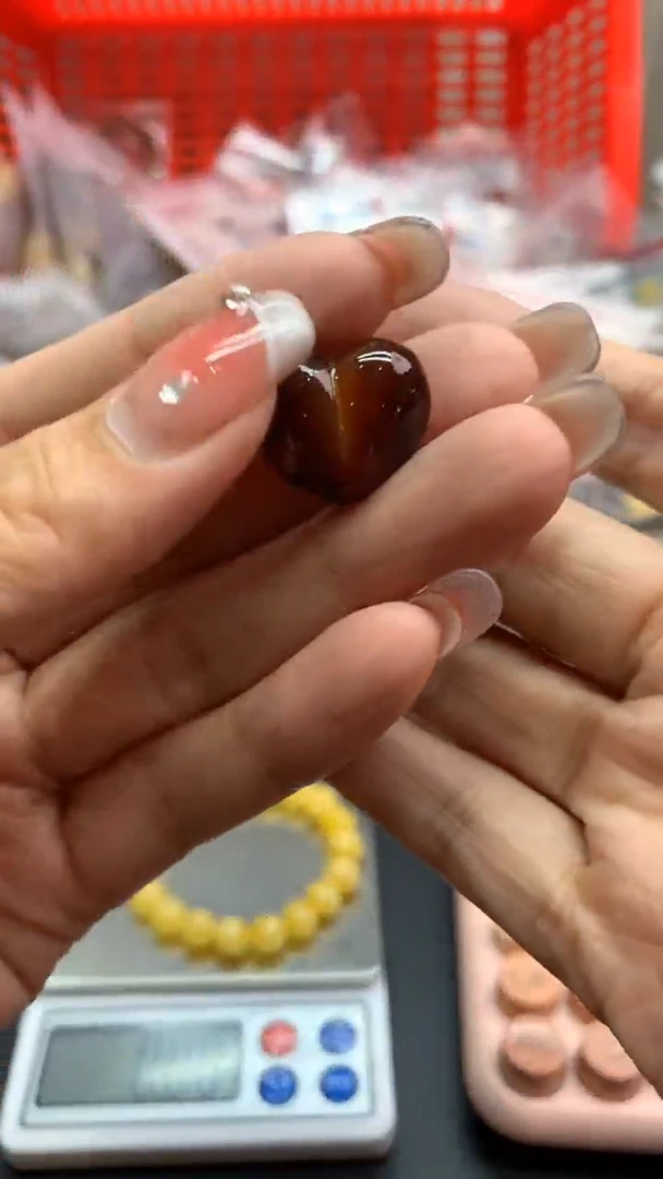 未镶嵌琥珀珠宝奇石641